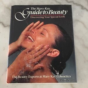 Vintage Mary Kay Guide to Beauty - Classic Cover Book
